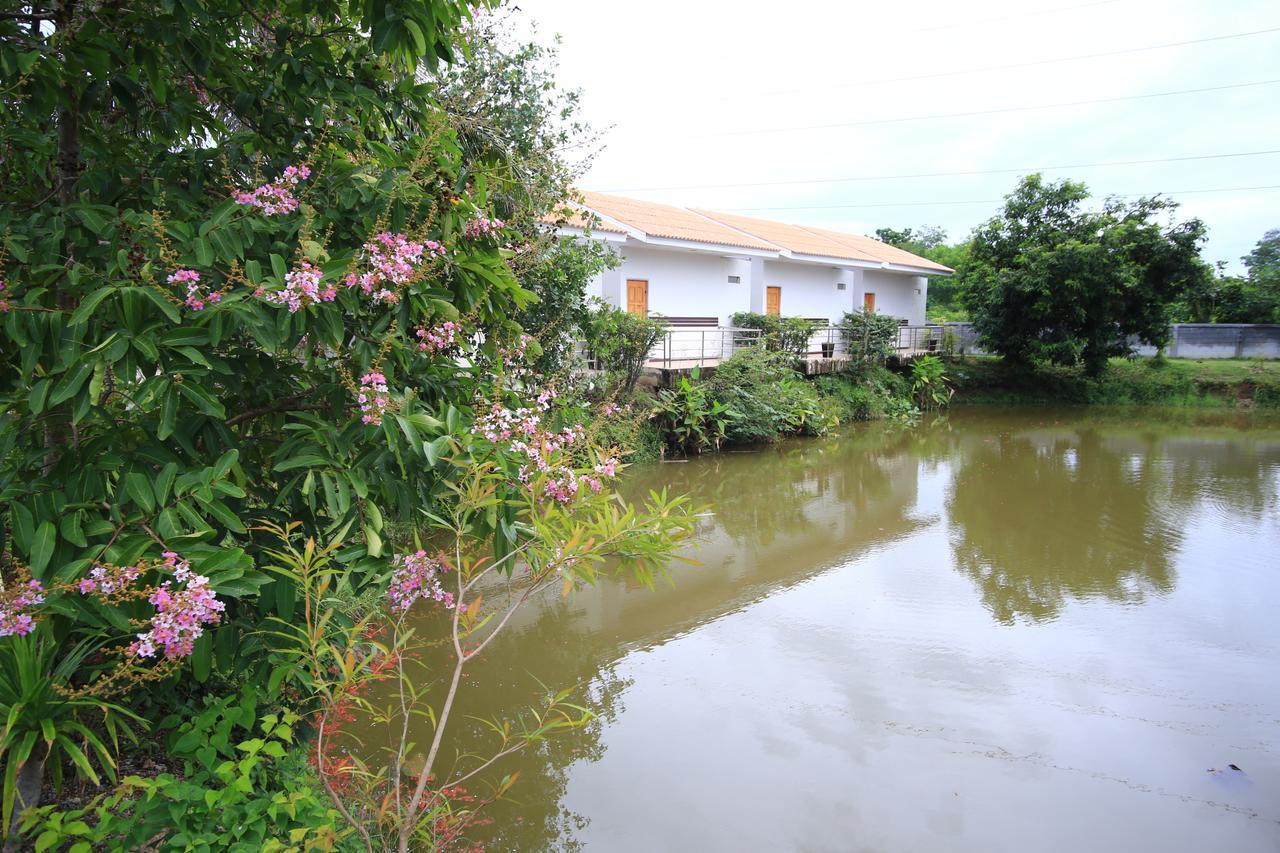 Baanpooya Hotel And Resort Tak Kültér fotó